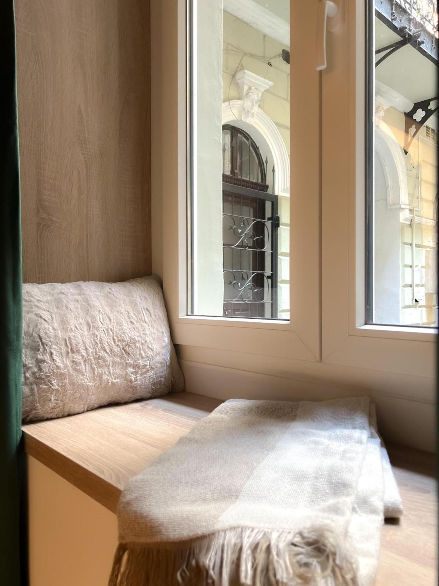 Opera Z39 Suite Budapest Esterno foto